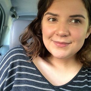 Meet your Posher, Mona